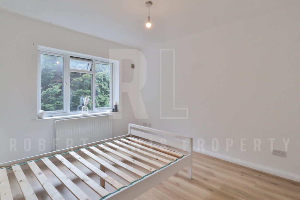 Two Bedroom First Floor Flat – York Way N20 0DR