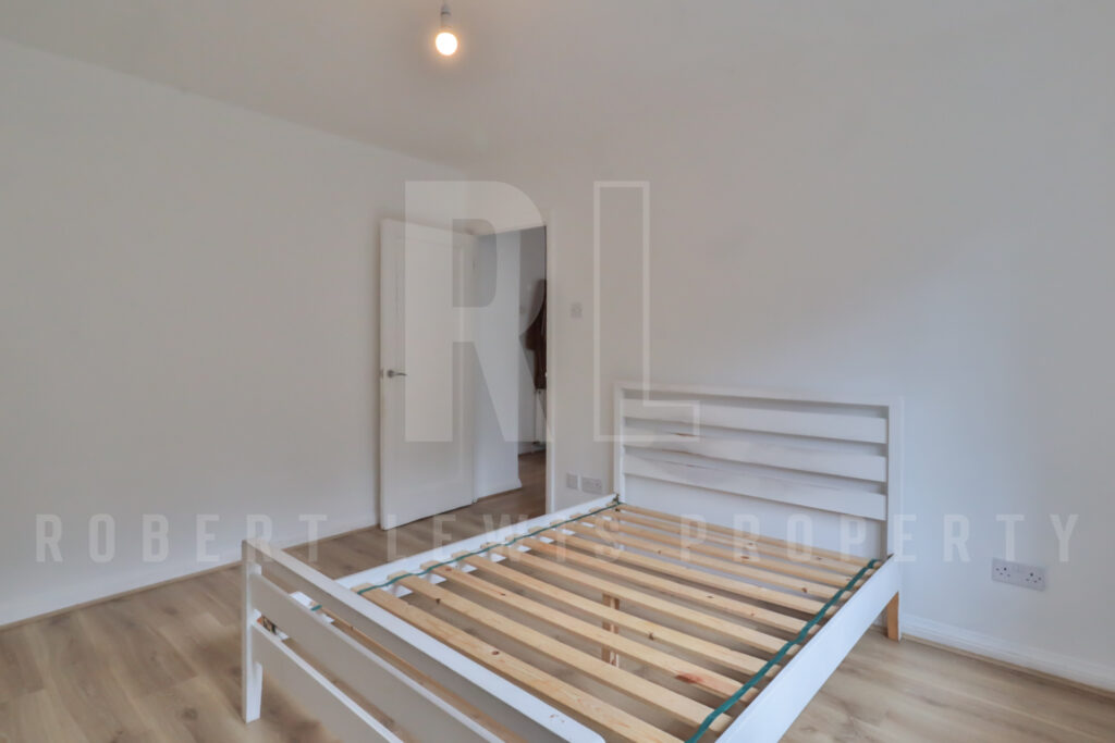 Two Bedroom First Floor Flat – York Way N20 0DR