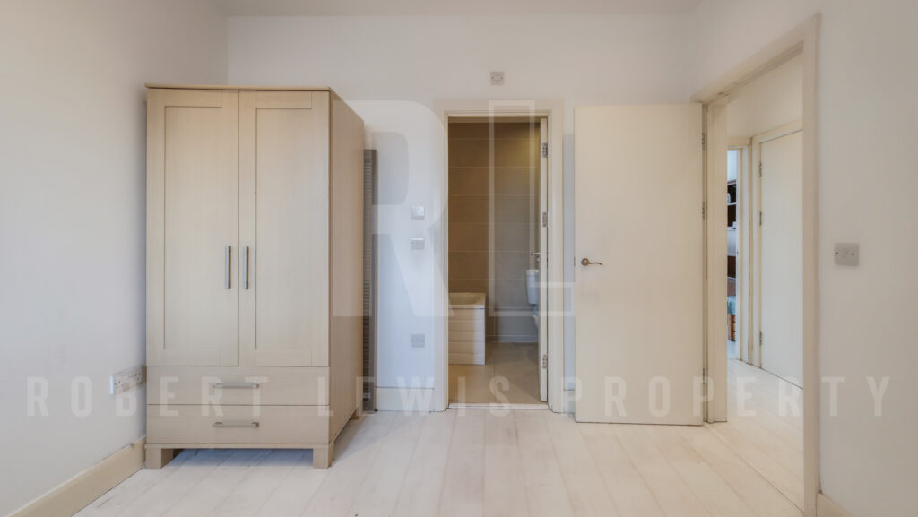 Bright & Spacious First Floor One Bedroom Flat – Finchley Road NW11 7ES