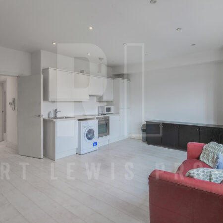 Bright & Spacious First Floor One Bedroom Flat – Finchley Road NW11 7ES