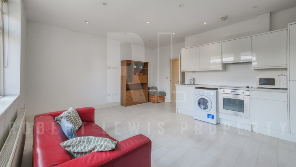 Bright & Spacious First Floor One Bedroom Flat – Finchley Road NW11 7ES