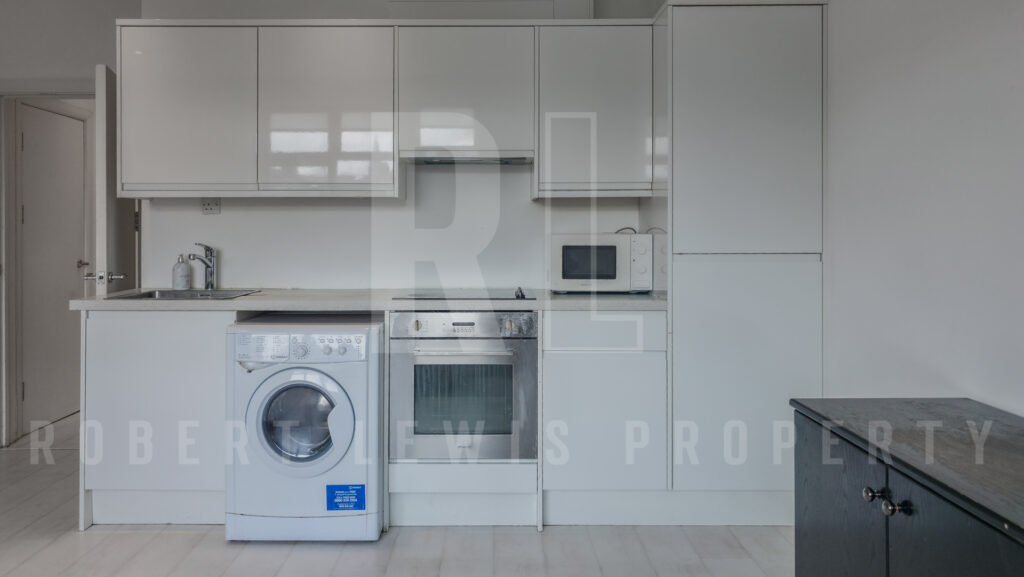 Bright & Spacious First Floor One Bedroom Flat – Finchley Road NW11 7ES